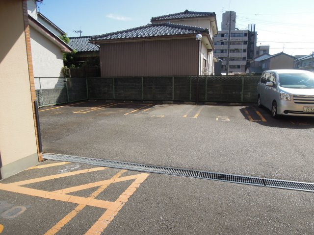 ダイアパレス西別院の駐車場|入り口付近の１４番を使用中