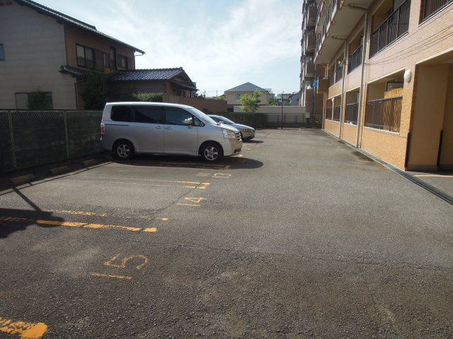 ダイアパレス西別院の駐車場|幅があり切り返しがしやすい駐車しやすい１４番です