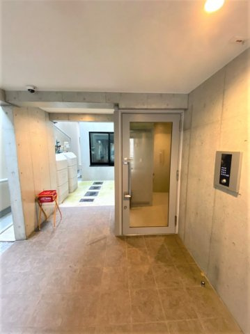 「防音マンション」ラシクラス北赤羽のエントランス|落ち着いたエントランスです