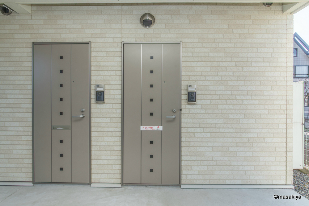 Zenのエントランス|玄関ドア