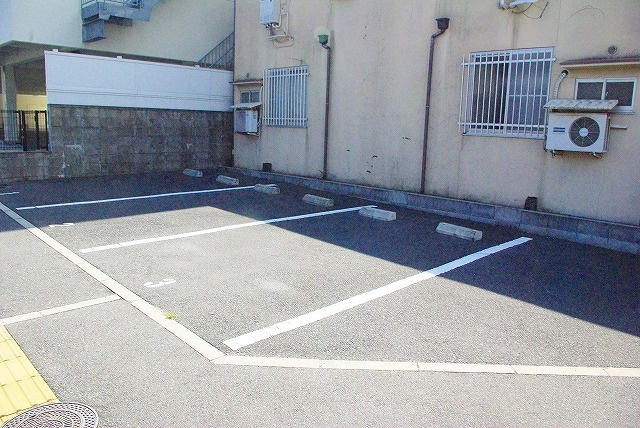 スカイモータープールの外観