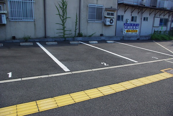 スカイモータープールの外観
