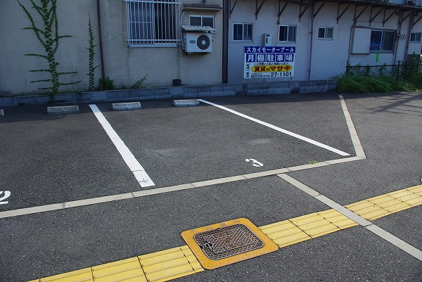 スカイモータープールの外観
