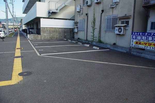 スカイモータープールの外観