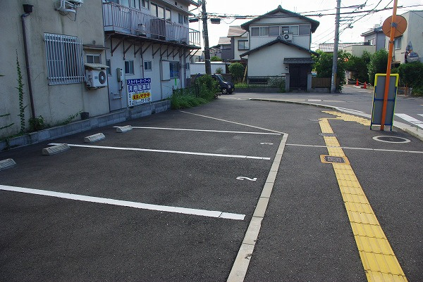 スカイモータープールの外観