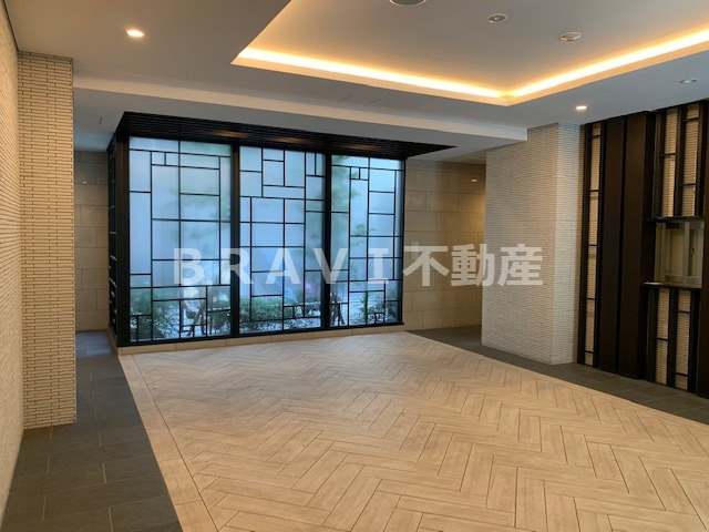 URBAN　PARK　梅田　EAST　BRAVI不動産のロビー|【アーバンパーク梅田イースト】毎日通るロビーはこのようになっています