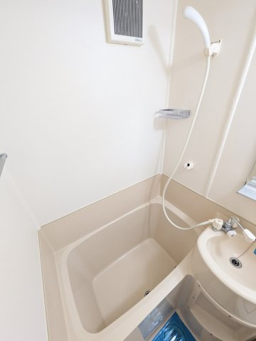 多摩ロイヤルハイツA棟の浴室|同間取り別部屋の参考写真です。