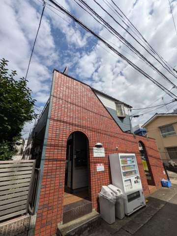 多摩ロイヤルハイツA棟のエントランス