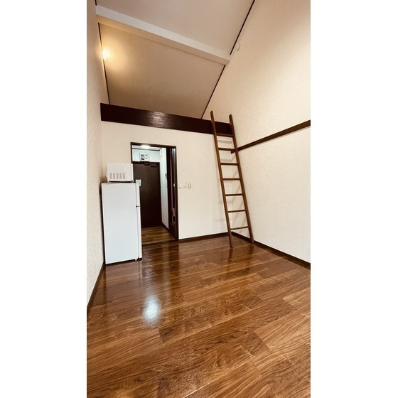 多摩ロイヤルハイツA棟の居間・リビング