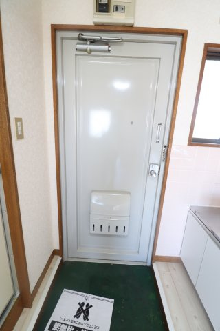 ふじよしビルの玄関