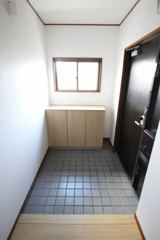 丸一ビルの玄関