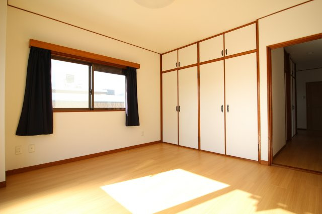 丸一ビルの居間・リビング