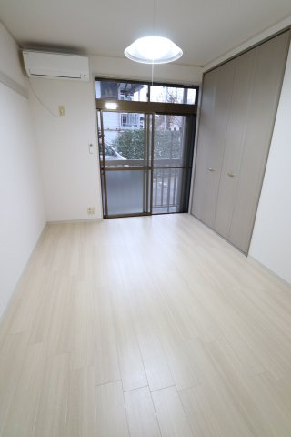 メゾンポワールの居間・リビング