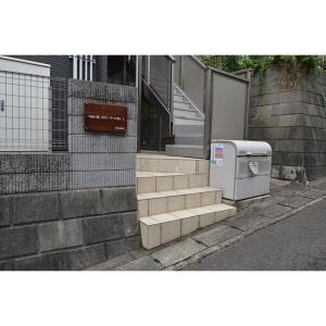 フォレストメゾンパーシモンⅠの玄関