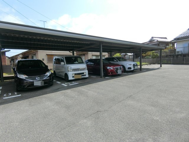 アルファーオッツの駐車場