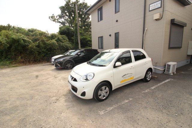 ルミエールソレーユの駐車場
