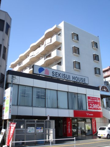 Iビルの外観