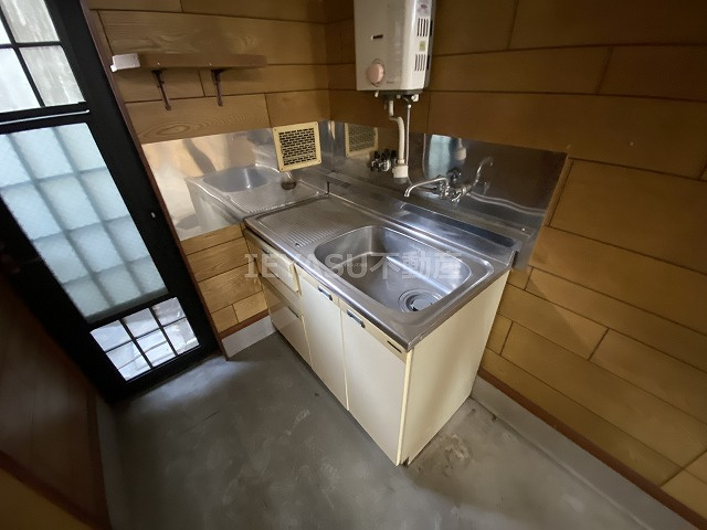 三篠借家のキッチン