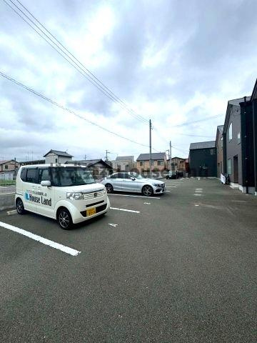 プレゾンR24の駐車場