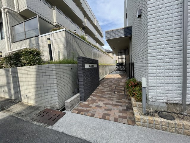 CASA本山中町のエントランス