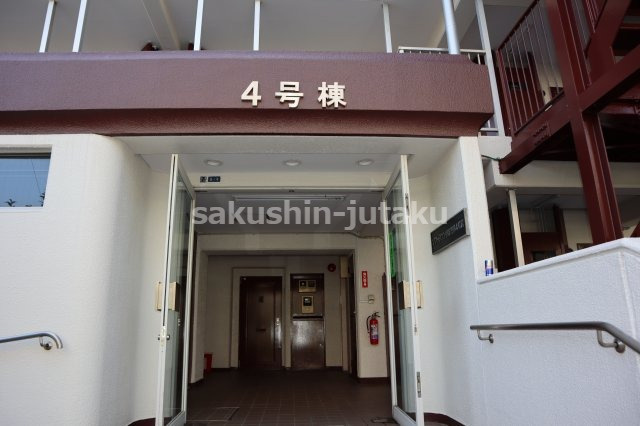 ソフトタウン谷津遊園　４号棟　３階部分のエントランス