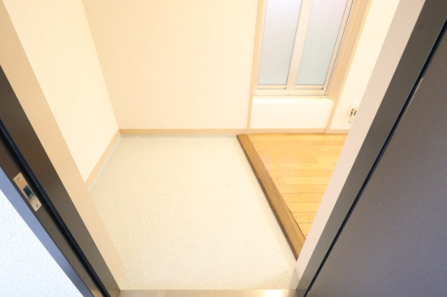 田中マンションの玄関