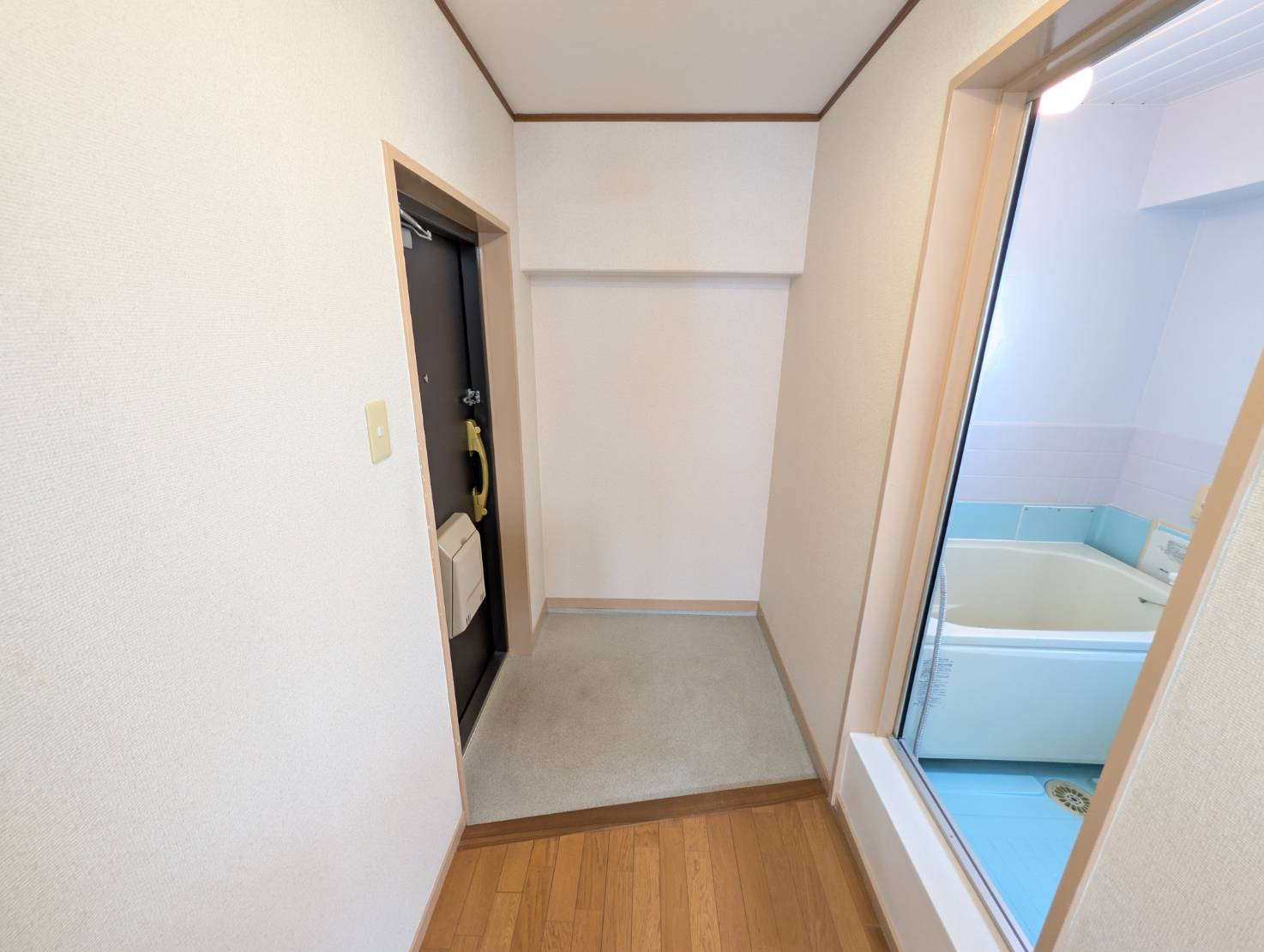 田中マンションの玄関