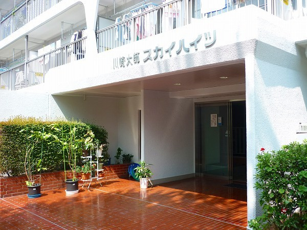 川崎大師スカイハイツ　（川崎区藤崎4丁目）のエントランス|毎日通るエントランスはこのようになっています