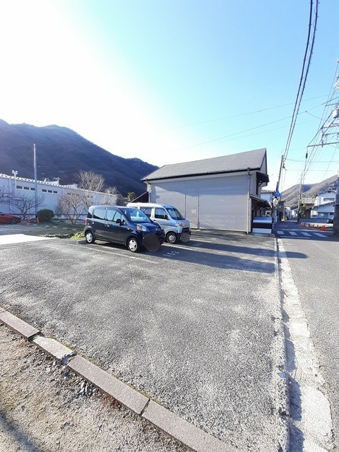グリーンハイツ下賀茂の駐車場