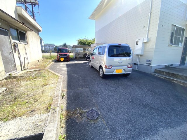 グリーンハイツ下賀茂の駐車場