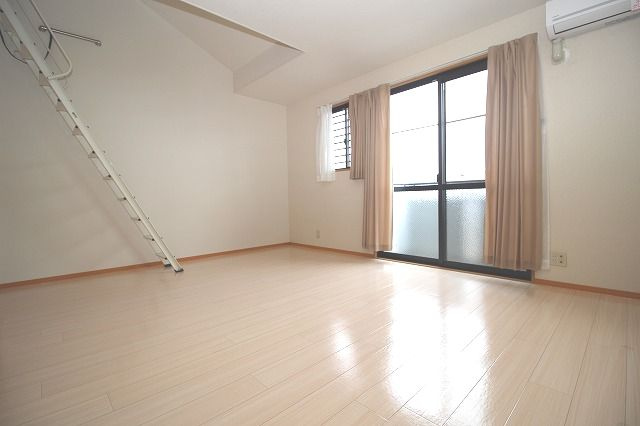 輝パレスの居間・リビング|おしゃれな居間です