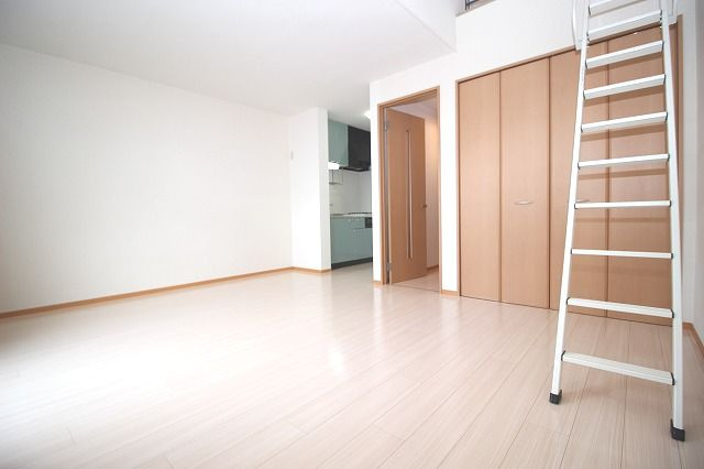 輝パレスの洋室|落ち着いた色調の洋室です