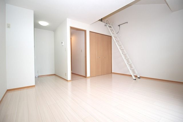 輝パレスの洋室|広々とした洋室です