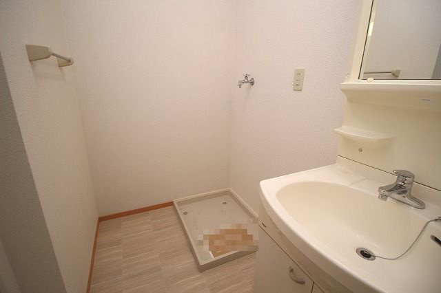 輝パレスの洗面所|コンパクトで使いやすい洗面所