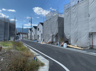 【前面道路含む現地写真】