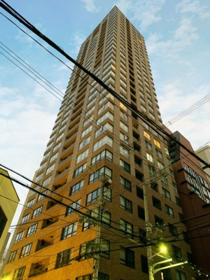 【外観】 | アーバンライフ御堂筋本町タワー | アーバンライフ御堂筋本町タワーは、大阪市営地下鉄御堂筋線本町駅から徒歩1分の近さにありながら総戸数115戸・33階建てのタワーマンションです