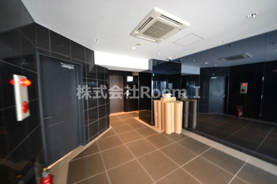 【エントランス】 | ガウディ | 落ち着いたエントランスです