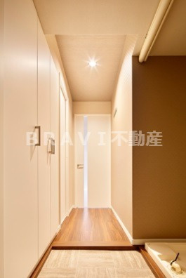ブエナビスタ大手通　BRAVI不動産の玄関|【ブエナビスタ大手通】明るい玄関です