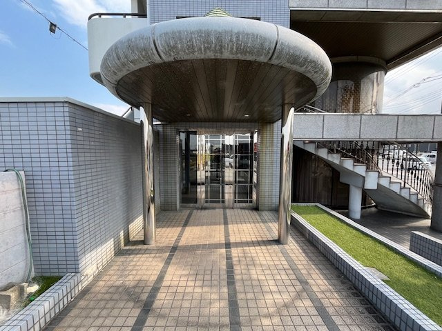 芸大ヒルズのエントランス