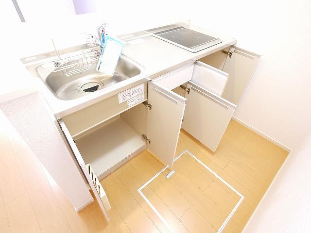 メゾンド・ジュネスのキッチン|コンパクトなキッチンで掃除もラクラク