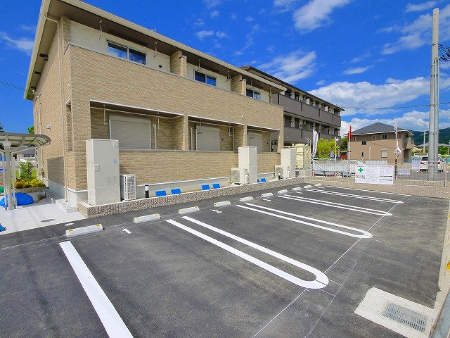 メゾンド・ジュネスの駐車場|駐車場に車を止められます