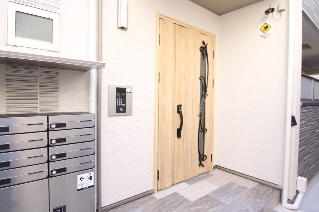 クリエオーレ長瀬のエントランス