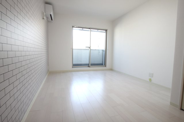 クリエオーレ長瀬の洋室