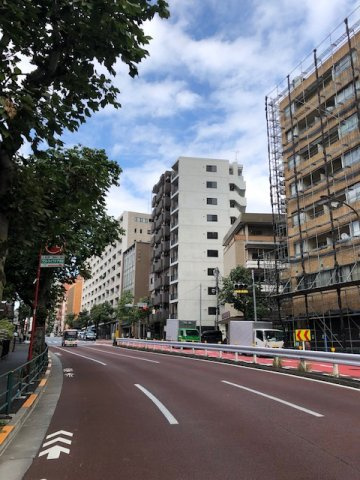 Az Music 新宿御苑の外観