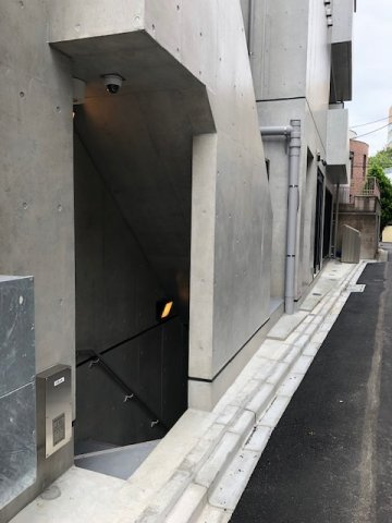 Az Music 新宿御苑の外観