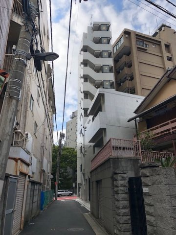 Az Music 新宿御苑の外観