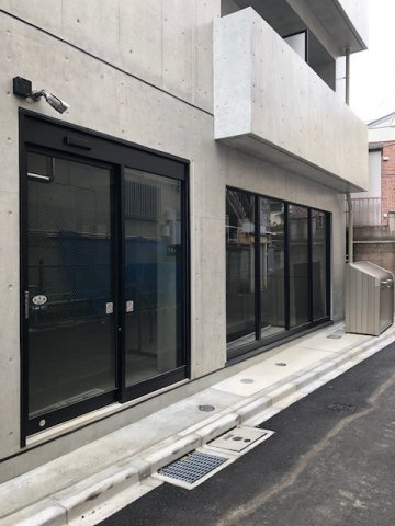 Az Music 新宿御苑の外観