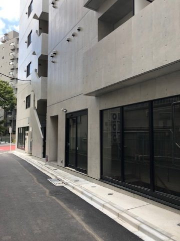 Az Music 新宿御苑の外観