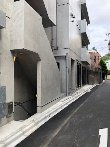 Az Music 新宿御苑の外観