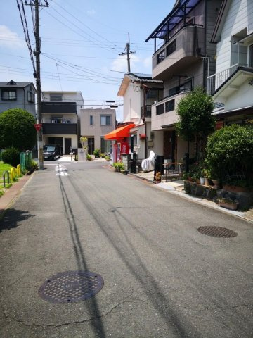 北楠葉町　中古戸建の前面道路含む現地写真